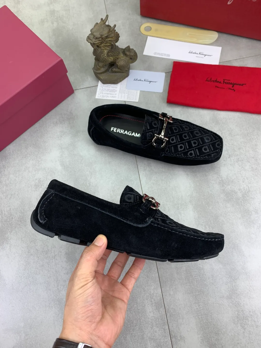 Men's shoes 💰P542 New model, high quality [Ferragamo/Ferragamo] Latest lazy slip-on shoes Original imported calfskin, imported cowhide lining + original luxury metal buckle + original combination outsole Comparison without pressure Code number: 38-45